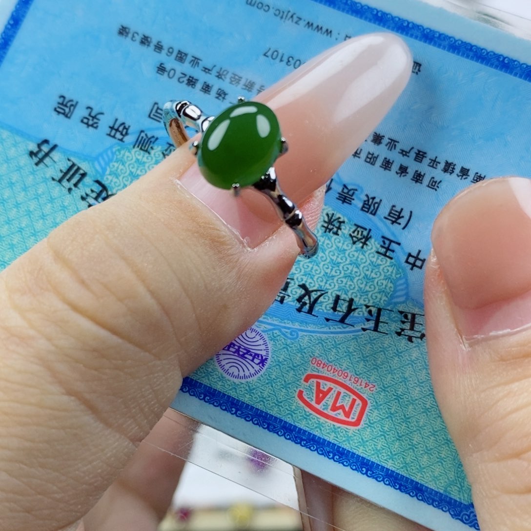 未镶嵌戒指和田玉（碧玉）