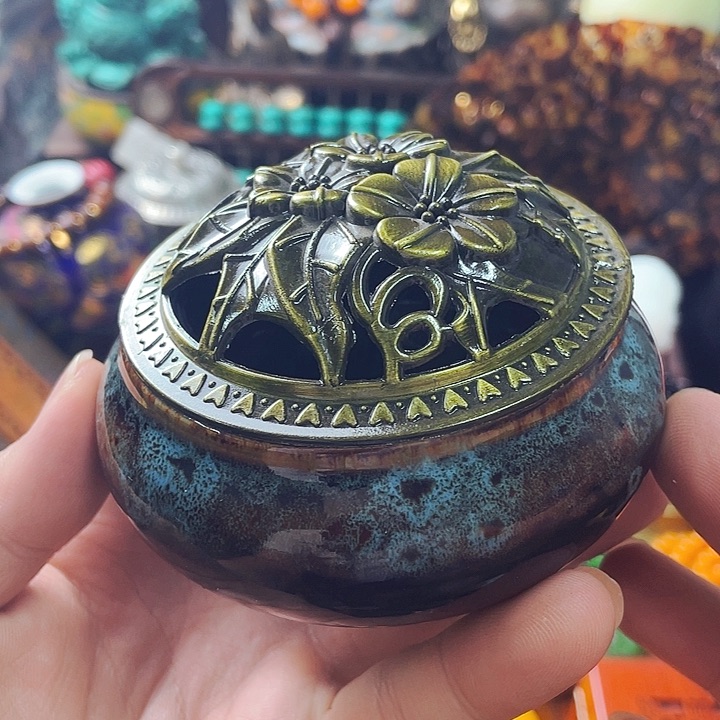 织绣摆件等各种物品都是可以