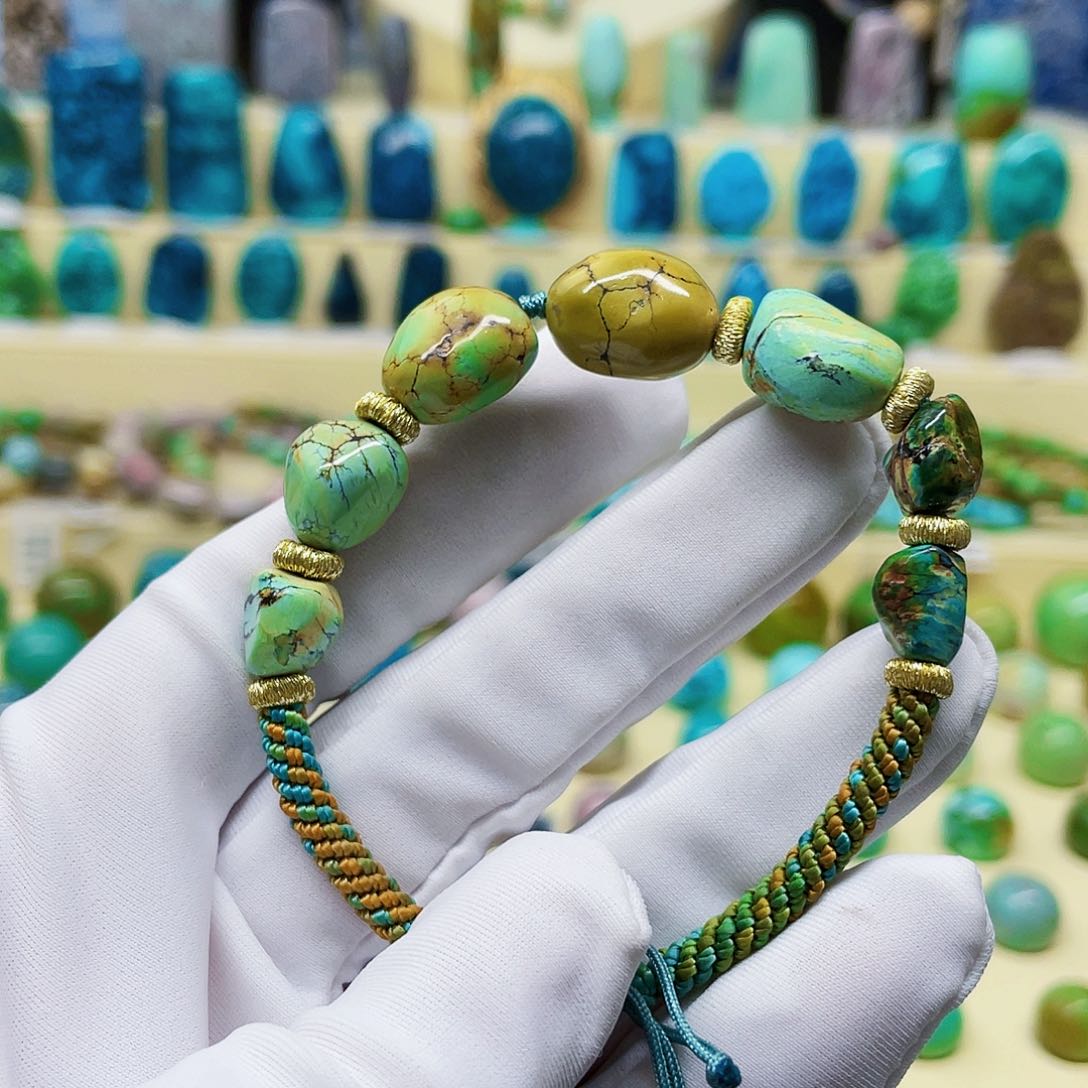 绿松石颈饰未镶嵌