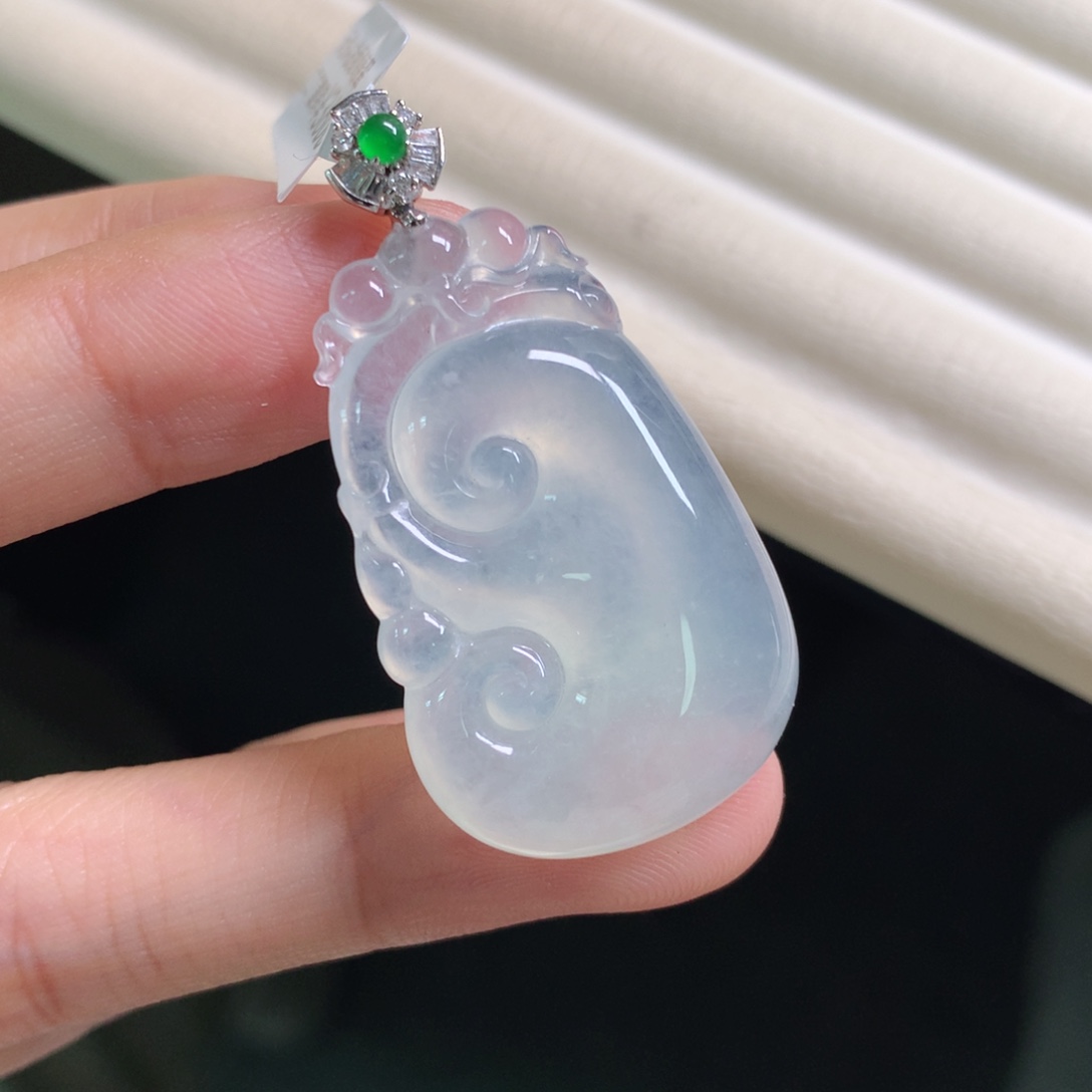 翡翠颈饰18K金镶嵌如意