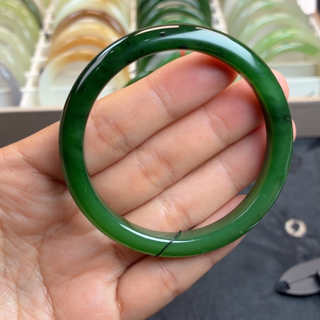 和田玉未镶嵌手镯红皮料53