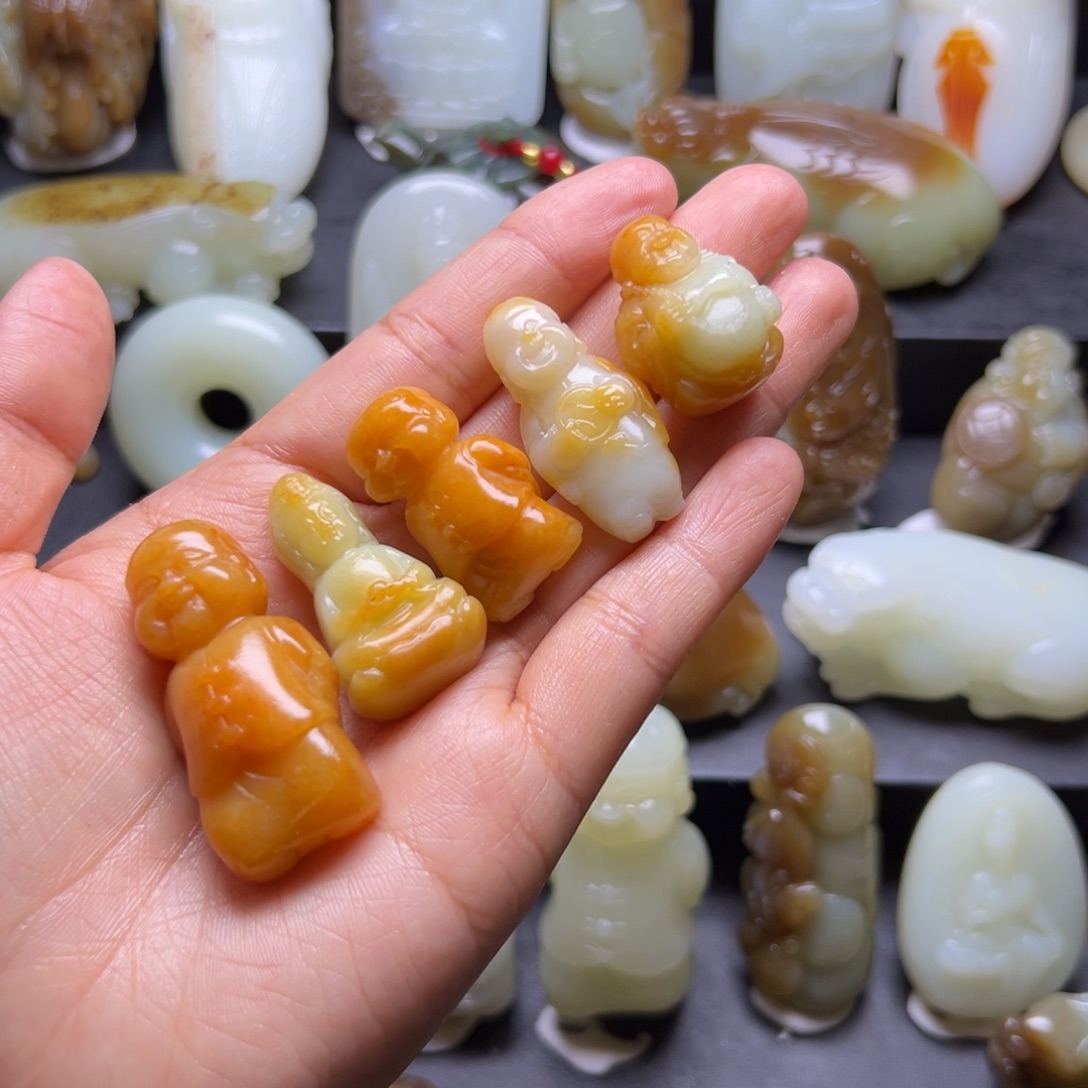 晗***沁和田玉未镶嵌颈饰