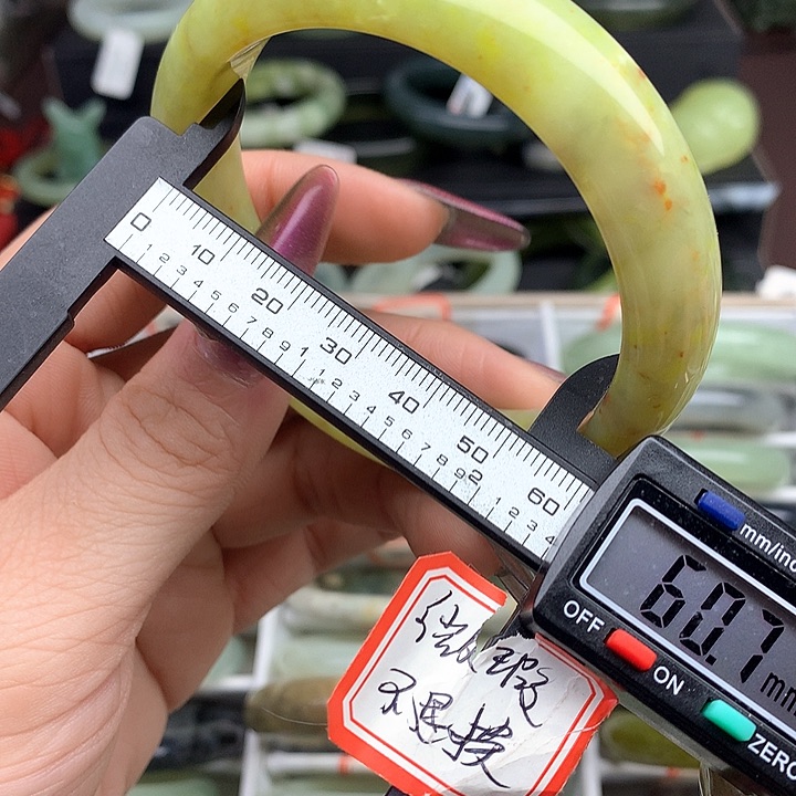 蛇纹石玉手镯未镶嵌890