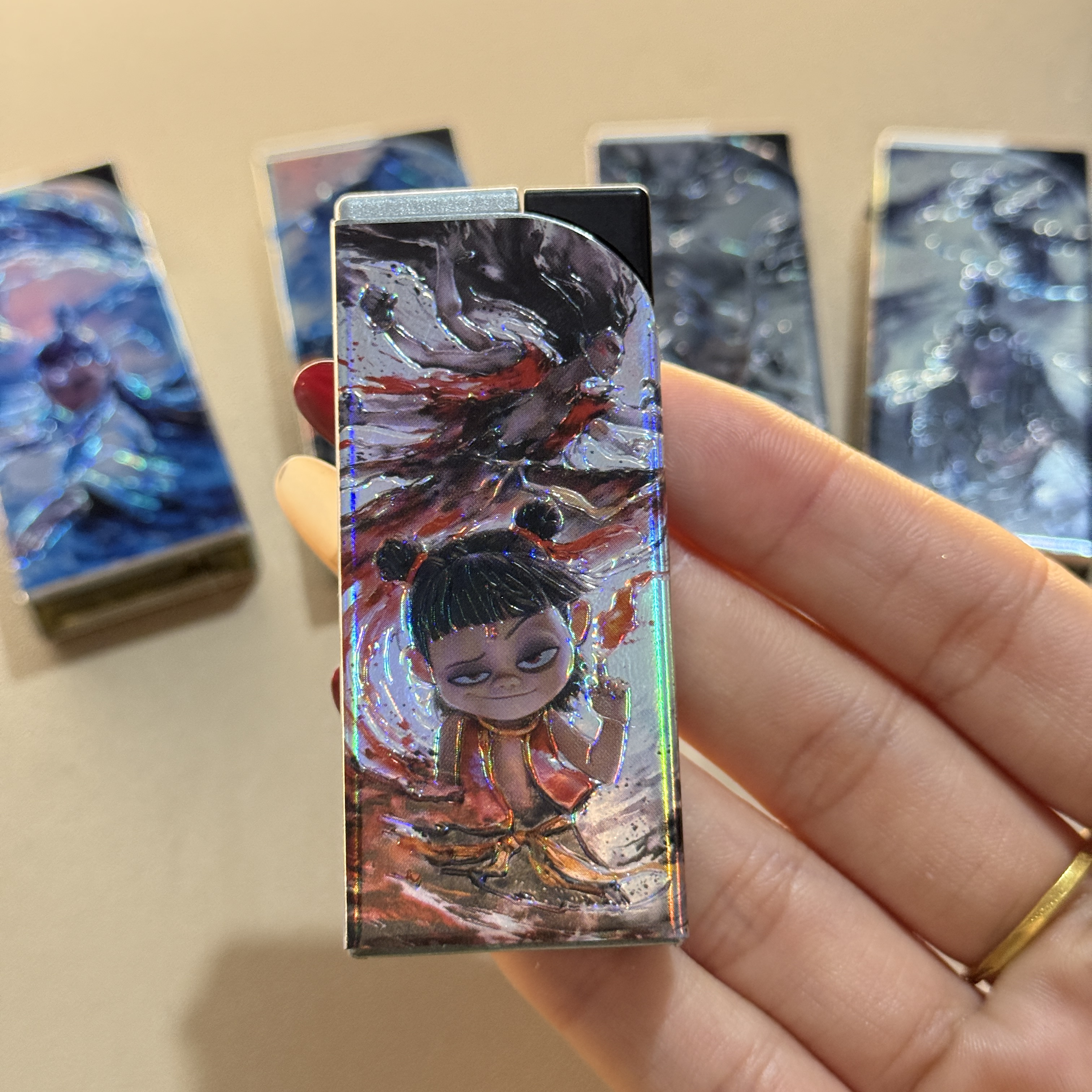 【新品】哪吒款高档金属防风镭射打火机直冲蓝火耐用可充气送礼佳品