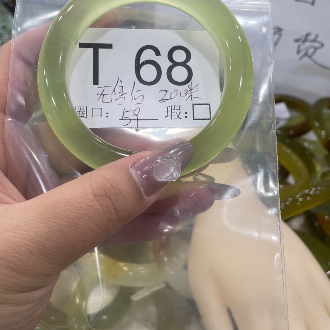 夏***呢蛇纹石玉未镶嵌手镯