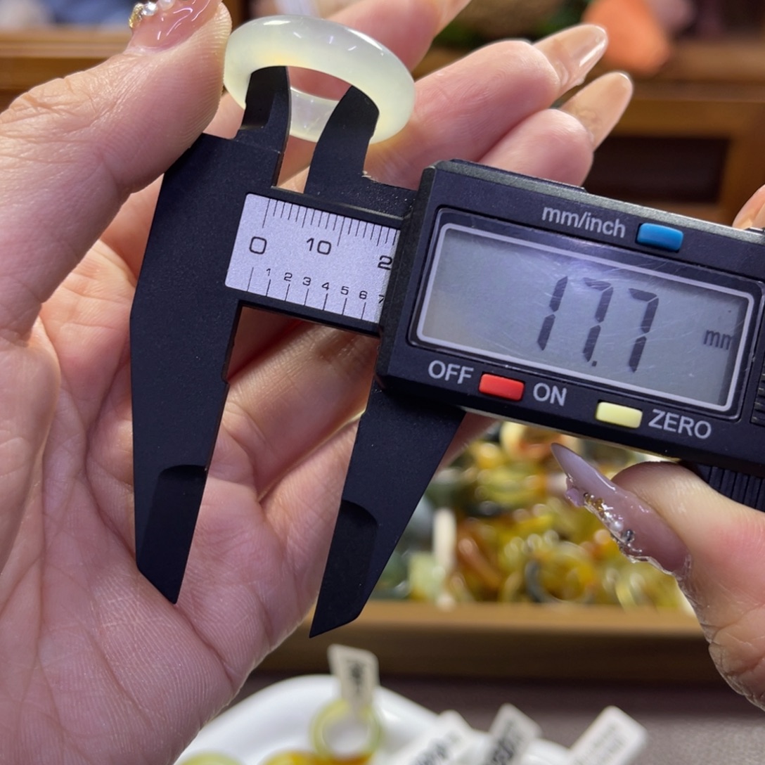 蛇纹石玉未镶嵌手镯22