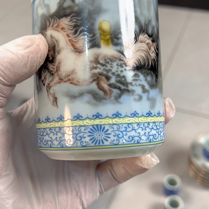 瓷片白青花粉彩梦马茶叶罐全品