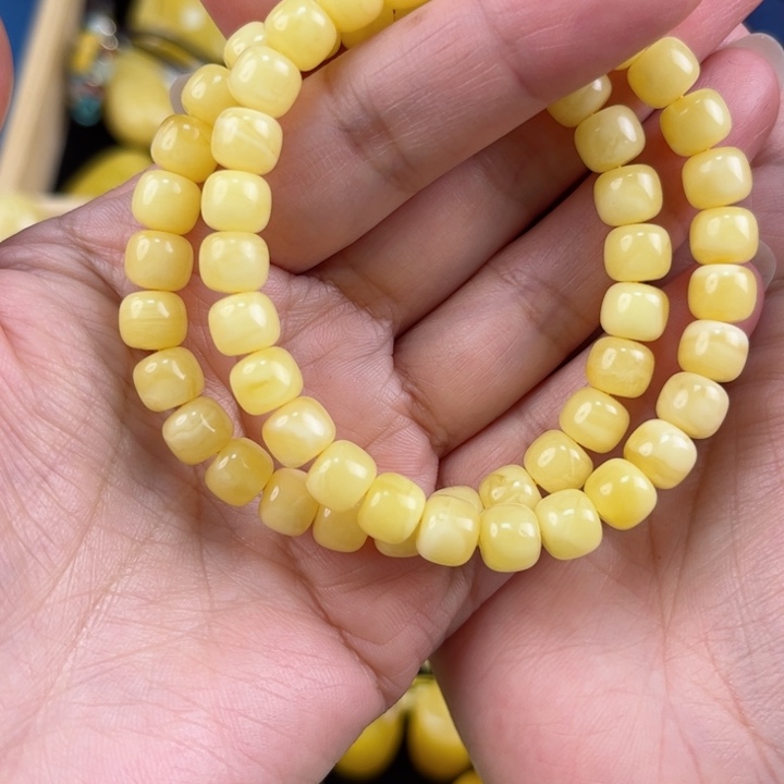 琥珀珠宝奇石未镶嵌琥珀，多样性发其一