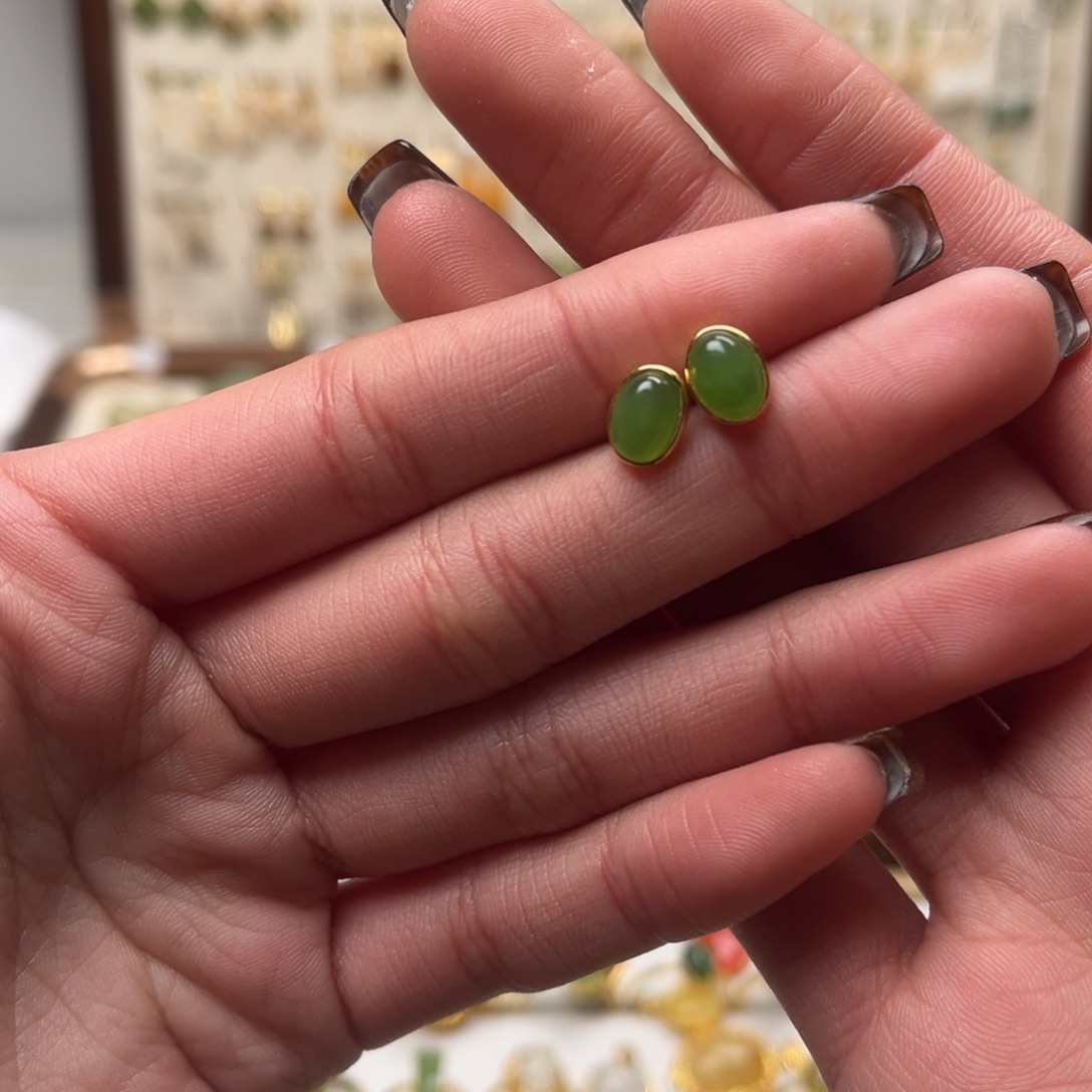 和田玉未镶嵌耳饰