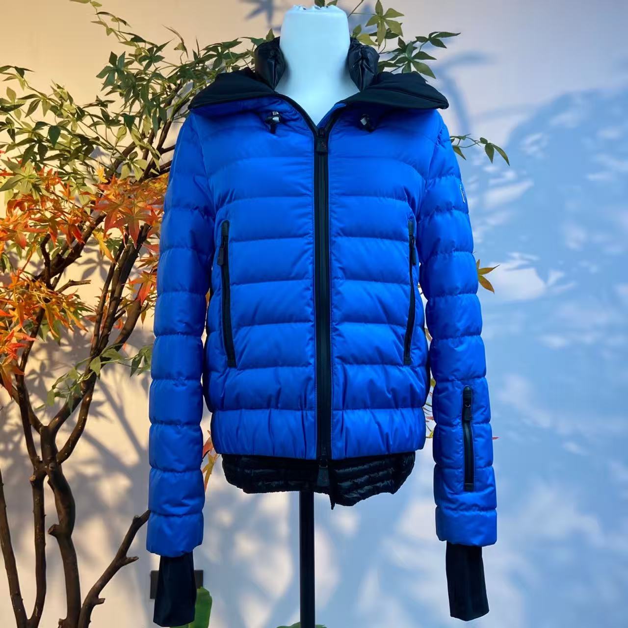 99新 MONCLER 2503215/0码/滑雪季系列立领拉链羽绒服