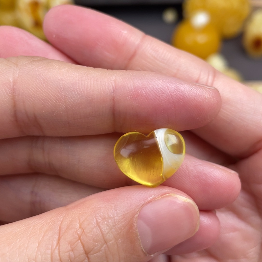 琥珀裸石未镶嵌蜜蜡