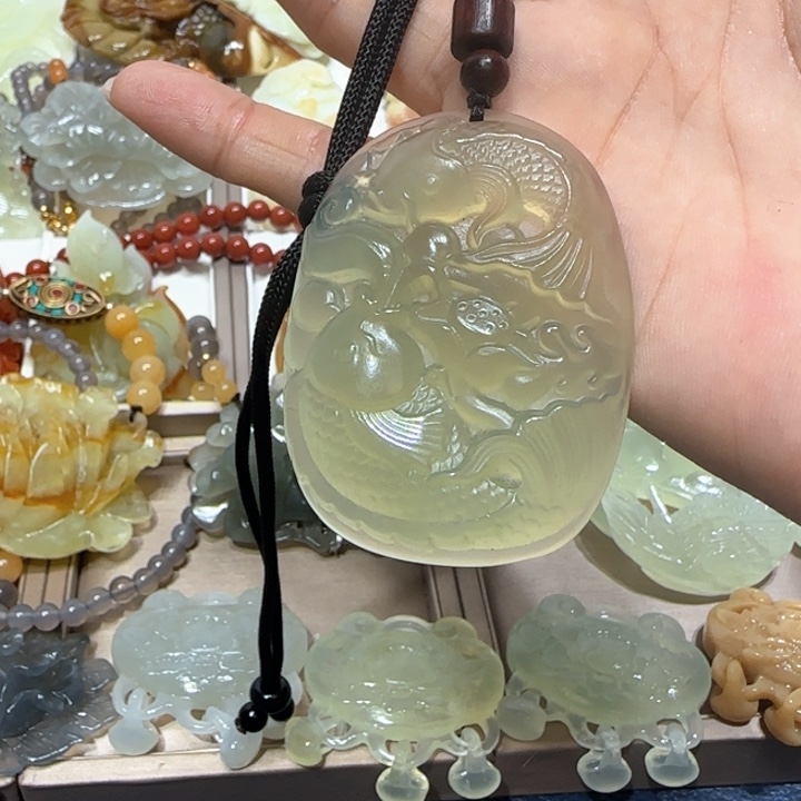 蛇纹石玉吊坠未镶嵌