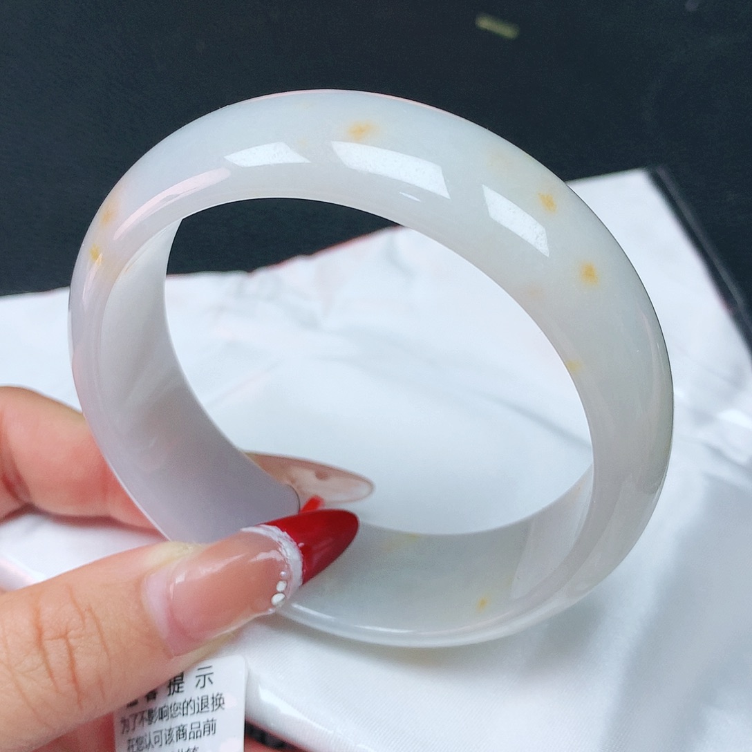 翡翠手镯未镶嵌62轮胎