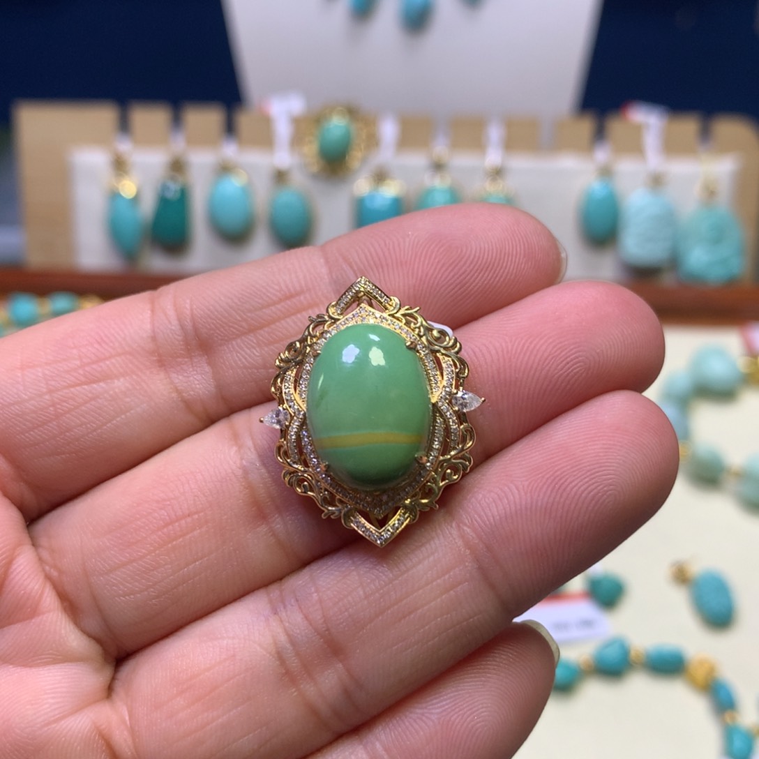 绿松石吊坠18K金镶嵌