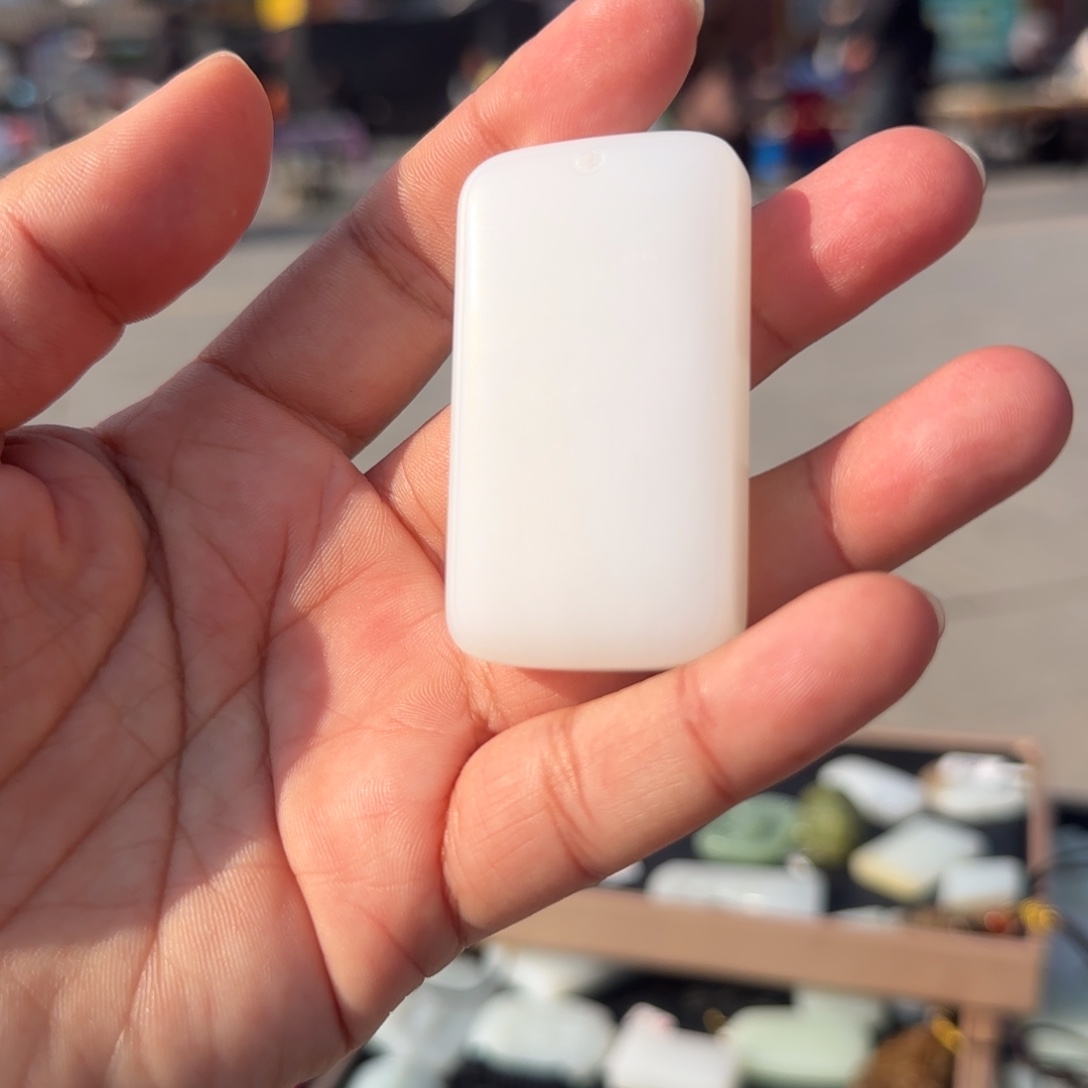 不***度和田玉未镶嵌颈饰