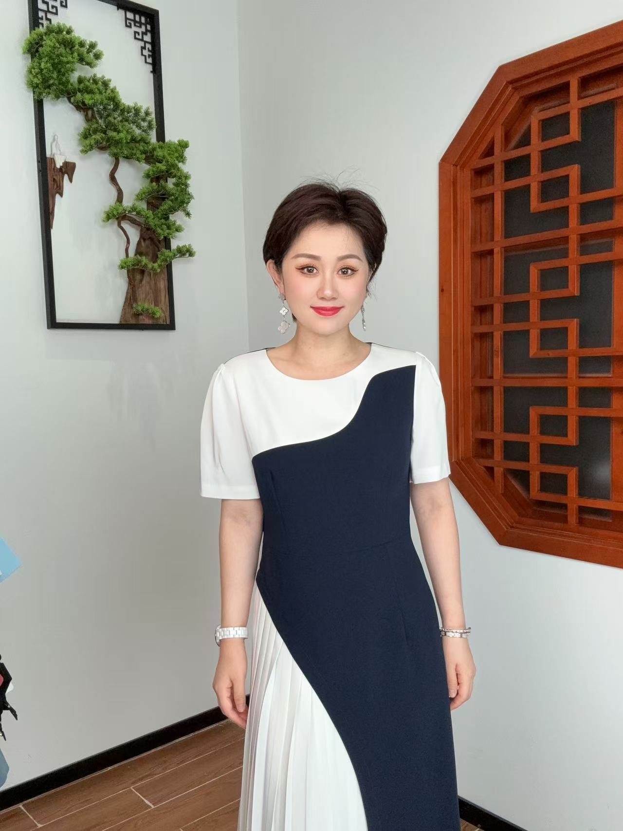 子韩推荐同款夏季新款时尚不规则拼色连衣裙LNOL7049