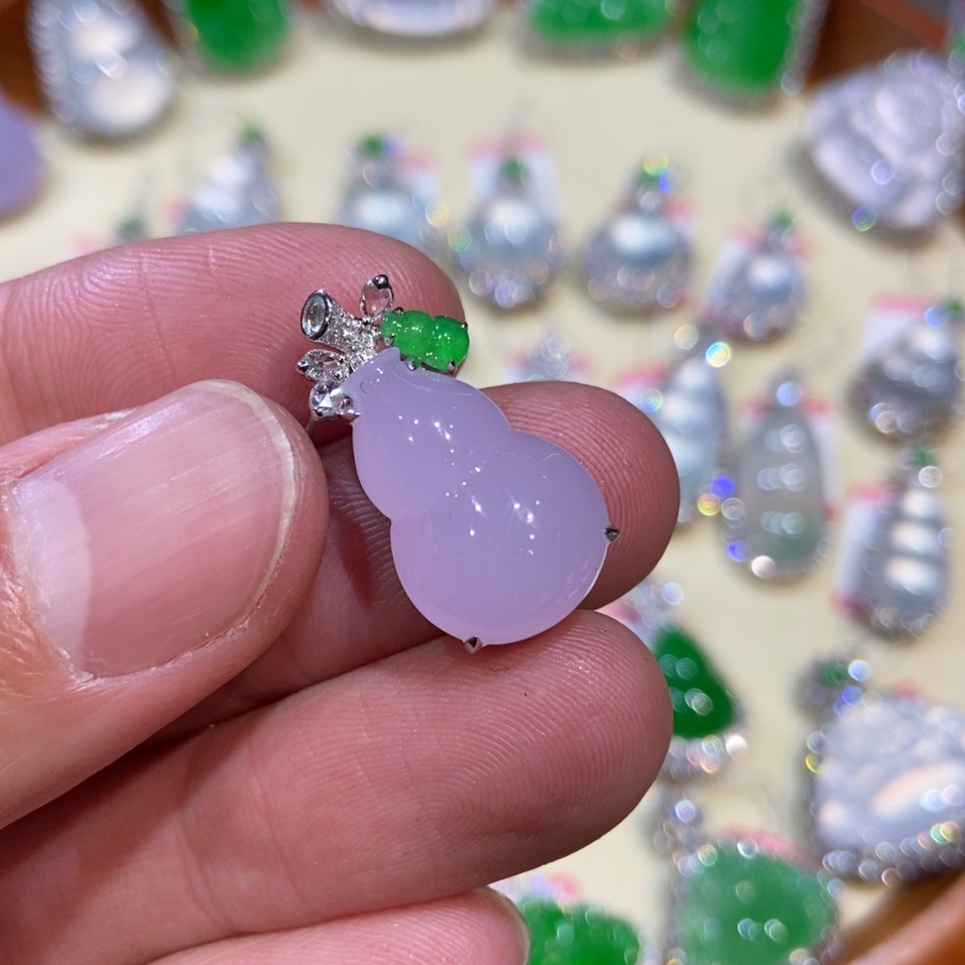 翡翠颈饰18K金镶嵌吊坠