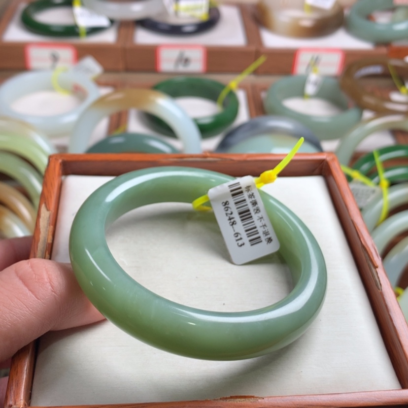 【闪购商品】和田玉手镯未镶嵌53.5