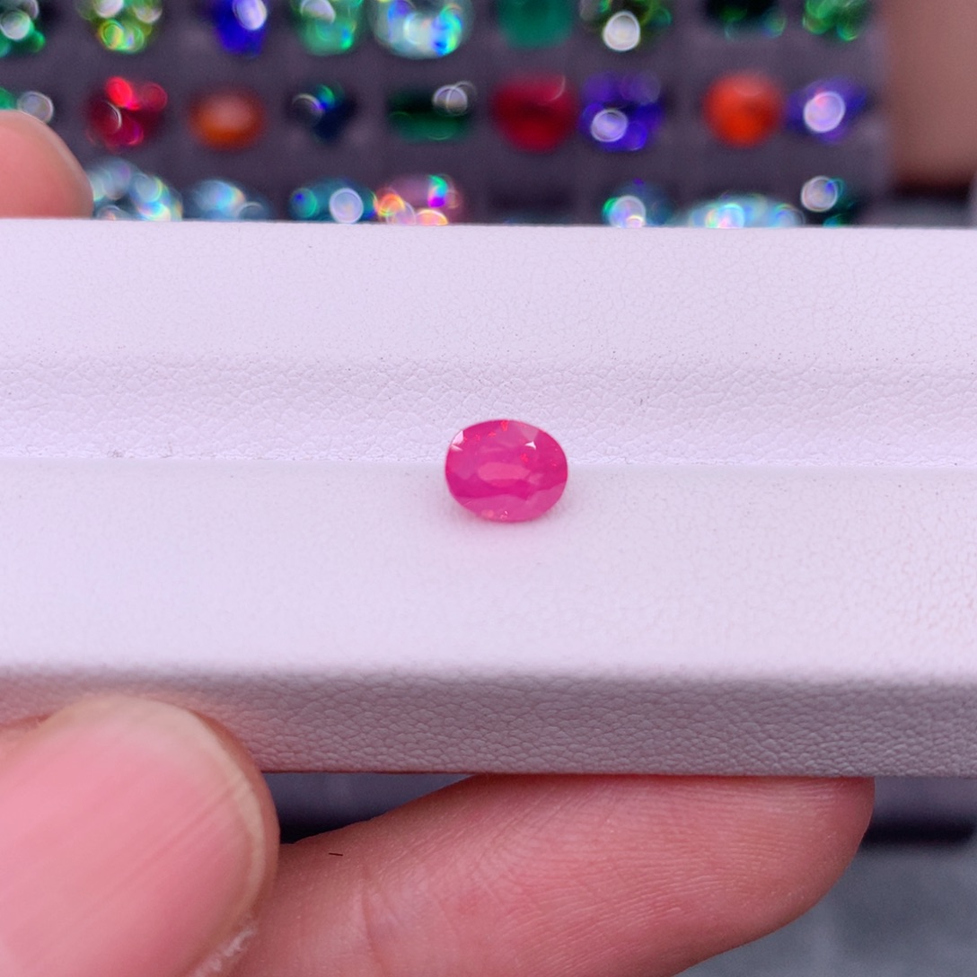 尖晶石裸石未镶嵌