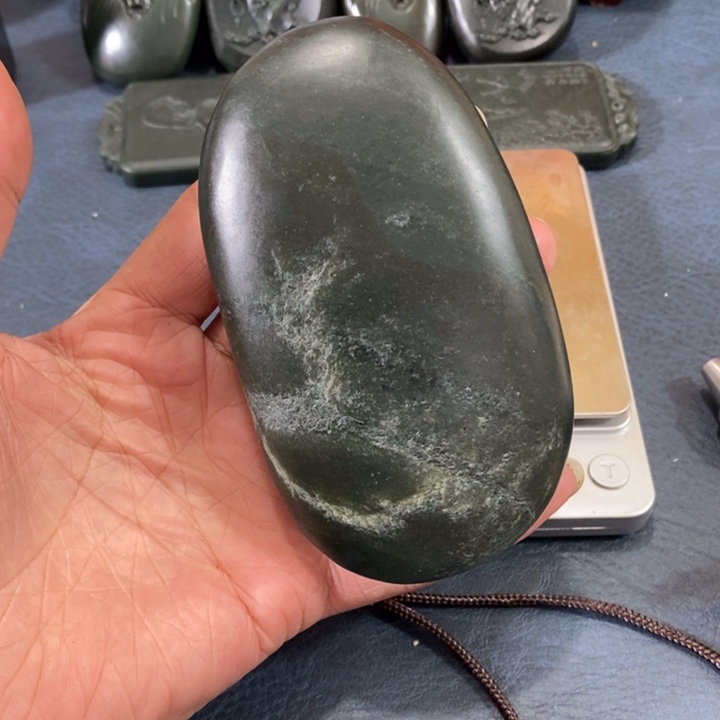 湘***画和田玉（糖玉）未镶嵌挂件