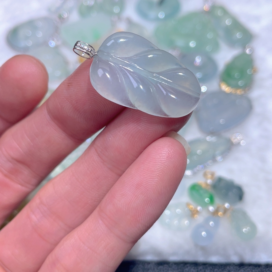 翡翠18K金镶嵌颈饰翡翠