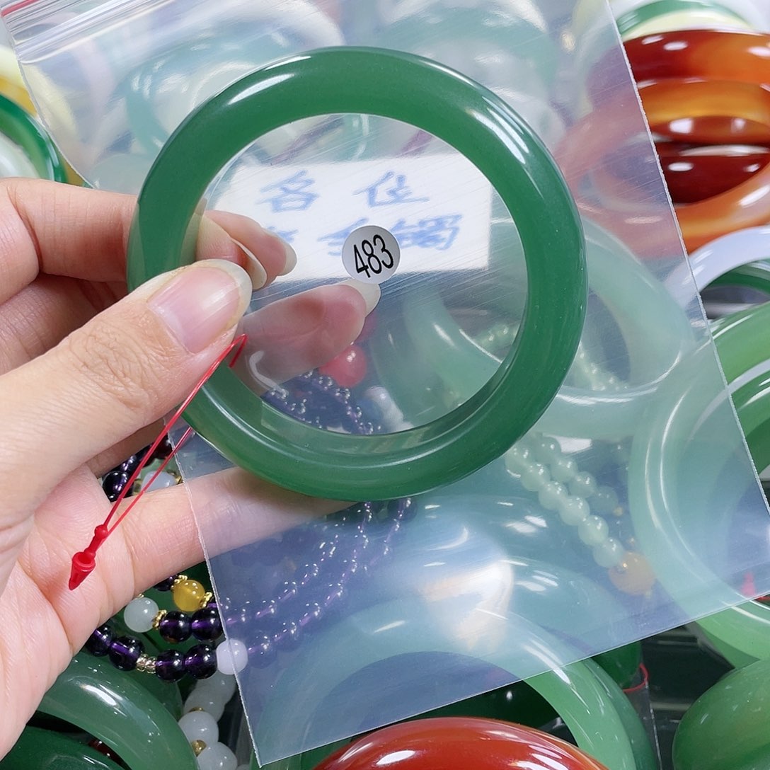 石英质玉手镯未镶嵌58