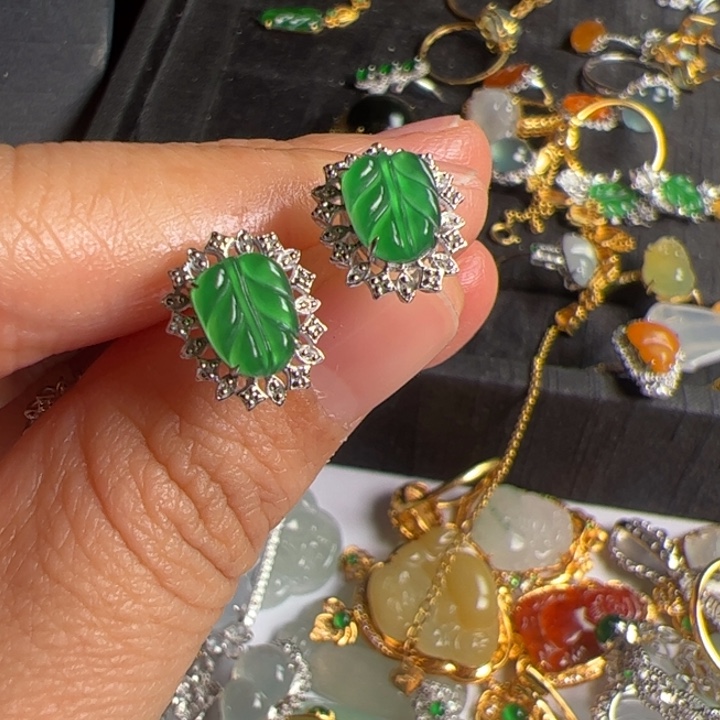 翡翠耳饰18K金镶嵌豆翡翠吊坠项链