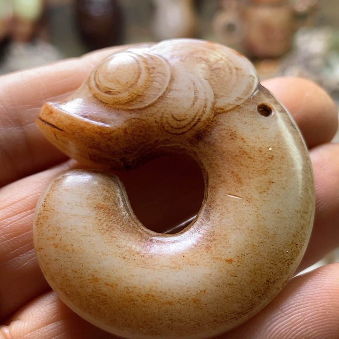 颈饰未镶嵌和田玉（青玉）