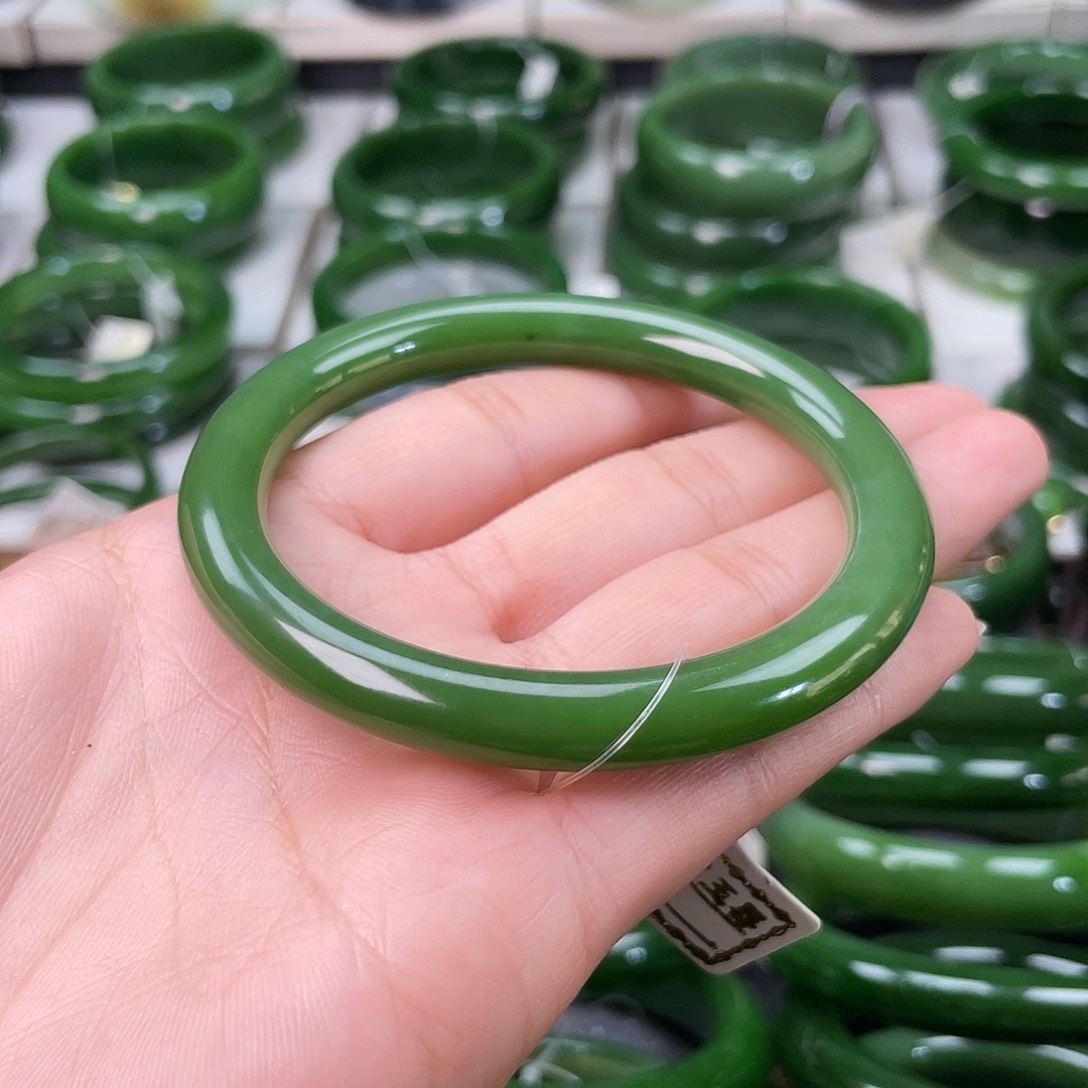 和田玉（碧玉）未镶嵌手镯