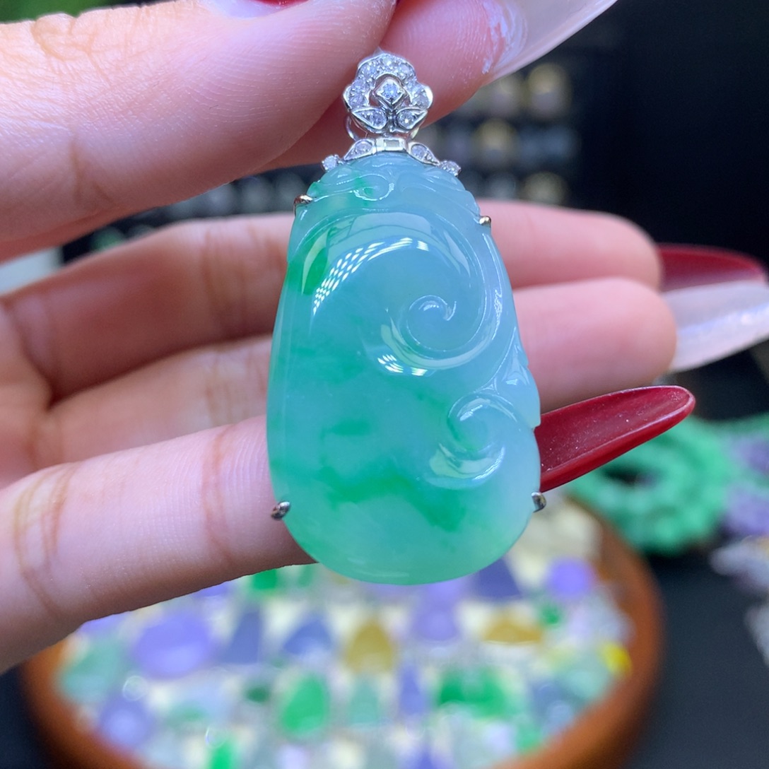 翡翠颈饰18K金镶嵌天然