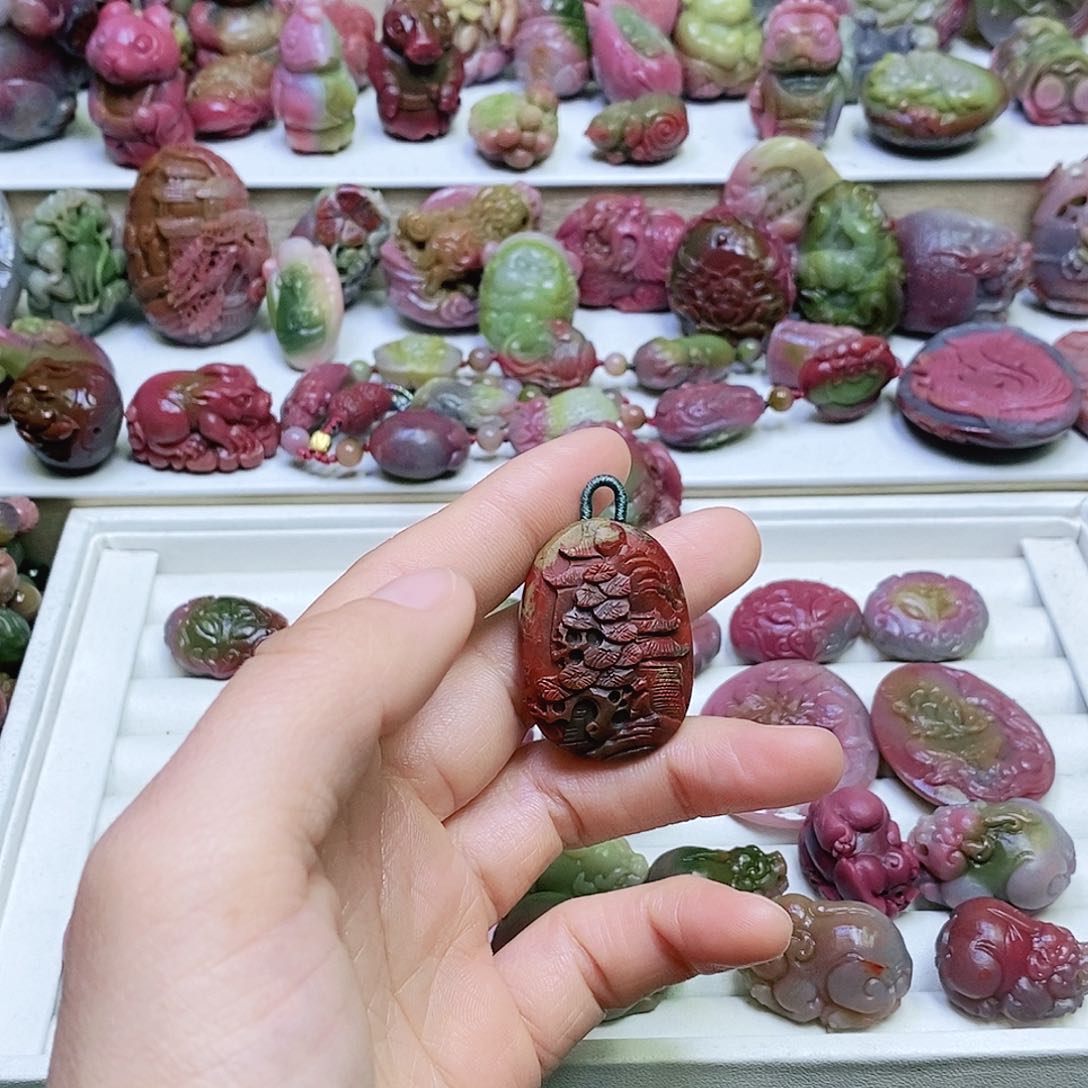 玛瑙/玉髓未镶嵌盐源玛瑙吊坠