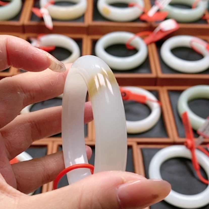 【闪购商品】未镶嵌手镯和田玉