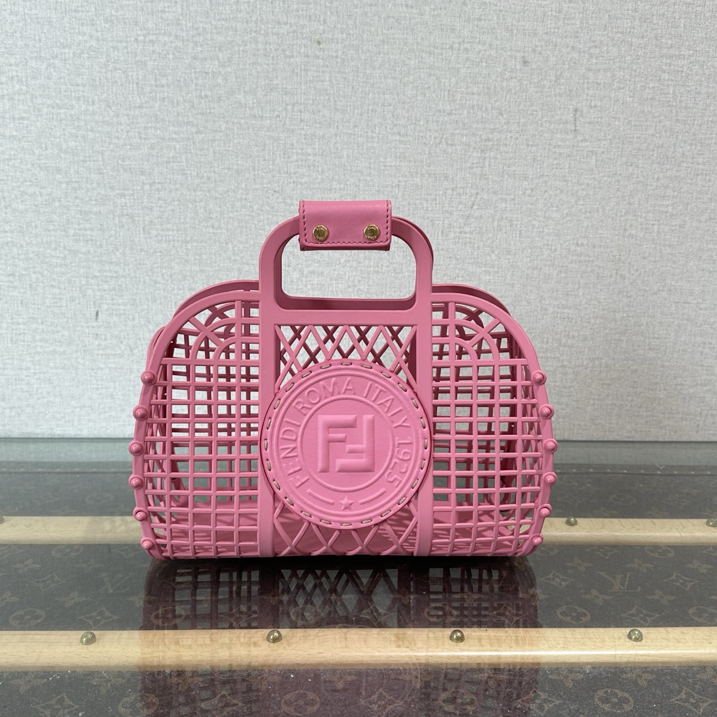 95新 FENDI/芬迪 粉色镂空菜篮子手提包 25046