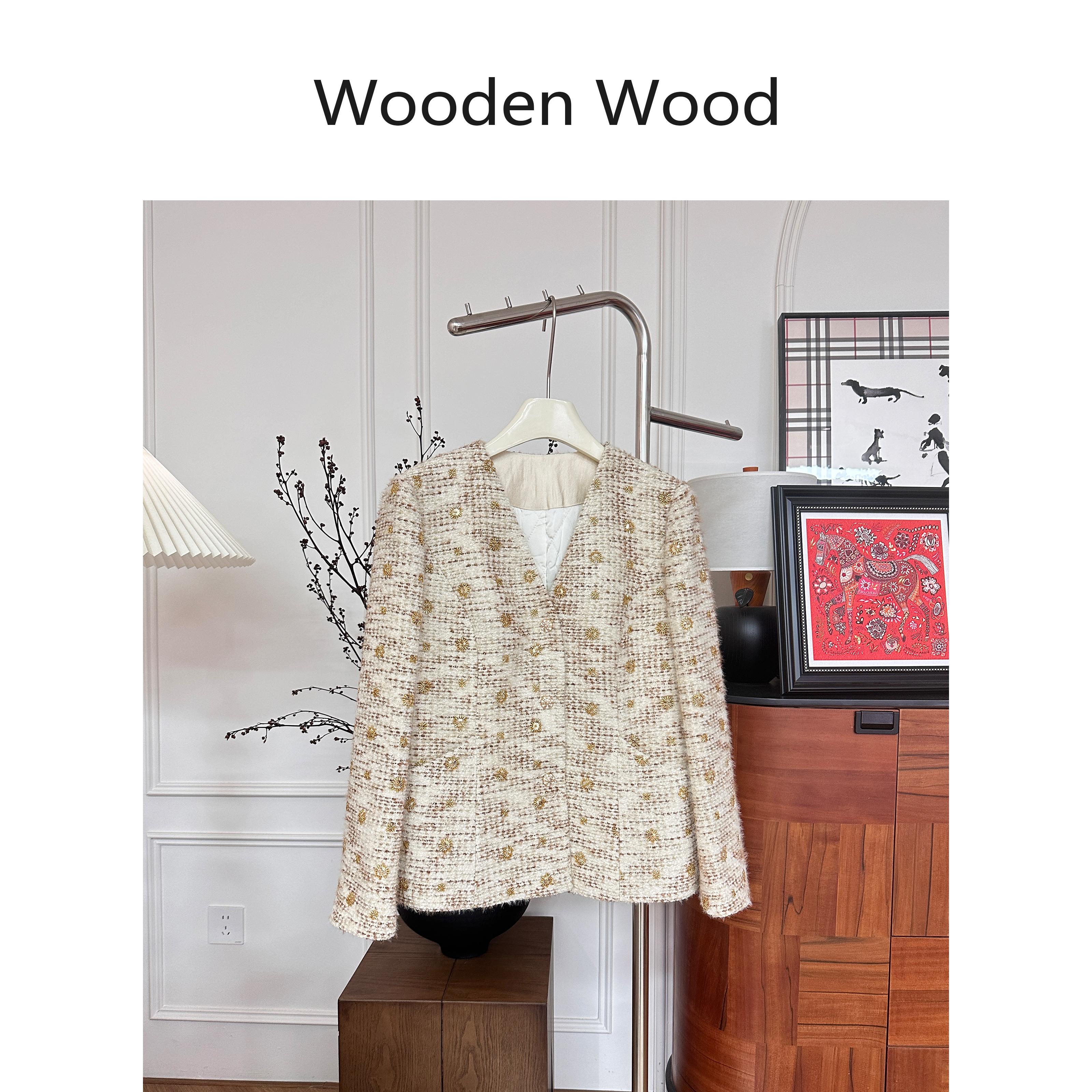 Wooden Wood”闲时茶饮“秋季轻奢显瘦厚直下摆小香风外套W25QS1436