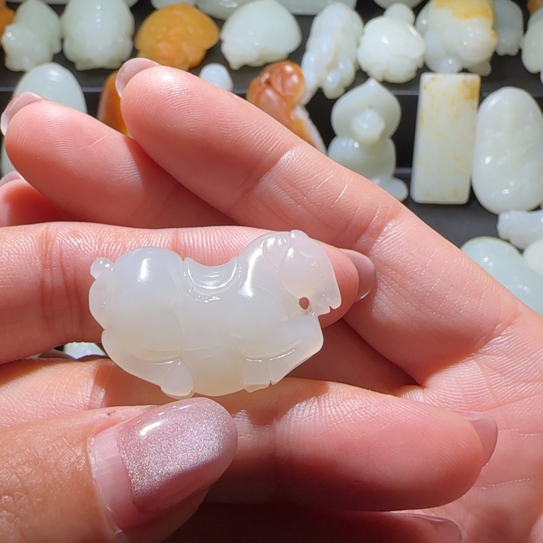 和田玉未镶嵌颈饰