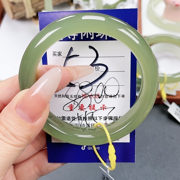 和田玉手镯未镶嵌