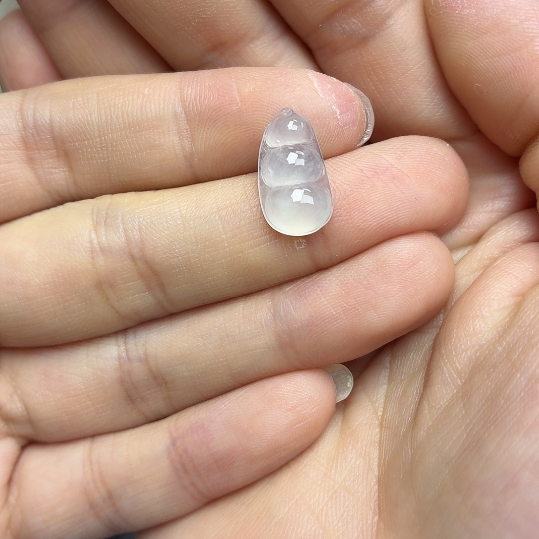 翡翠未镶嵌颈饰冰豆