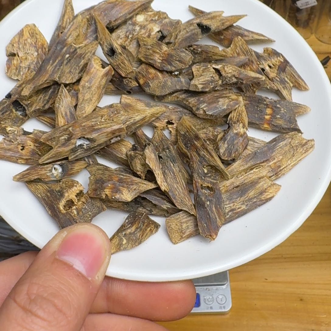 沉香手把件块料白棋品种树心油50克多样性发货