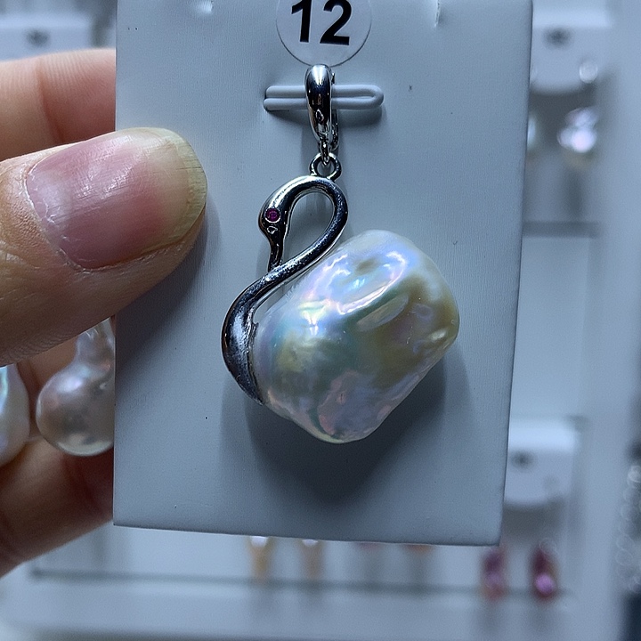 莫***然未镶嵌巴洛克淡水珍珠