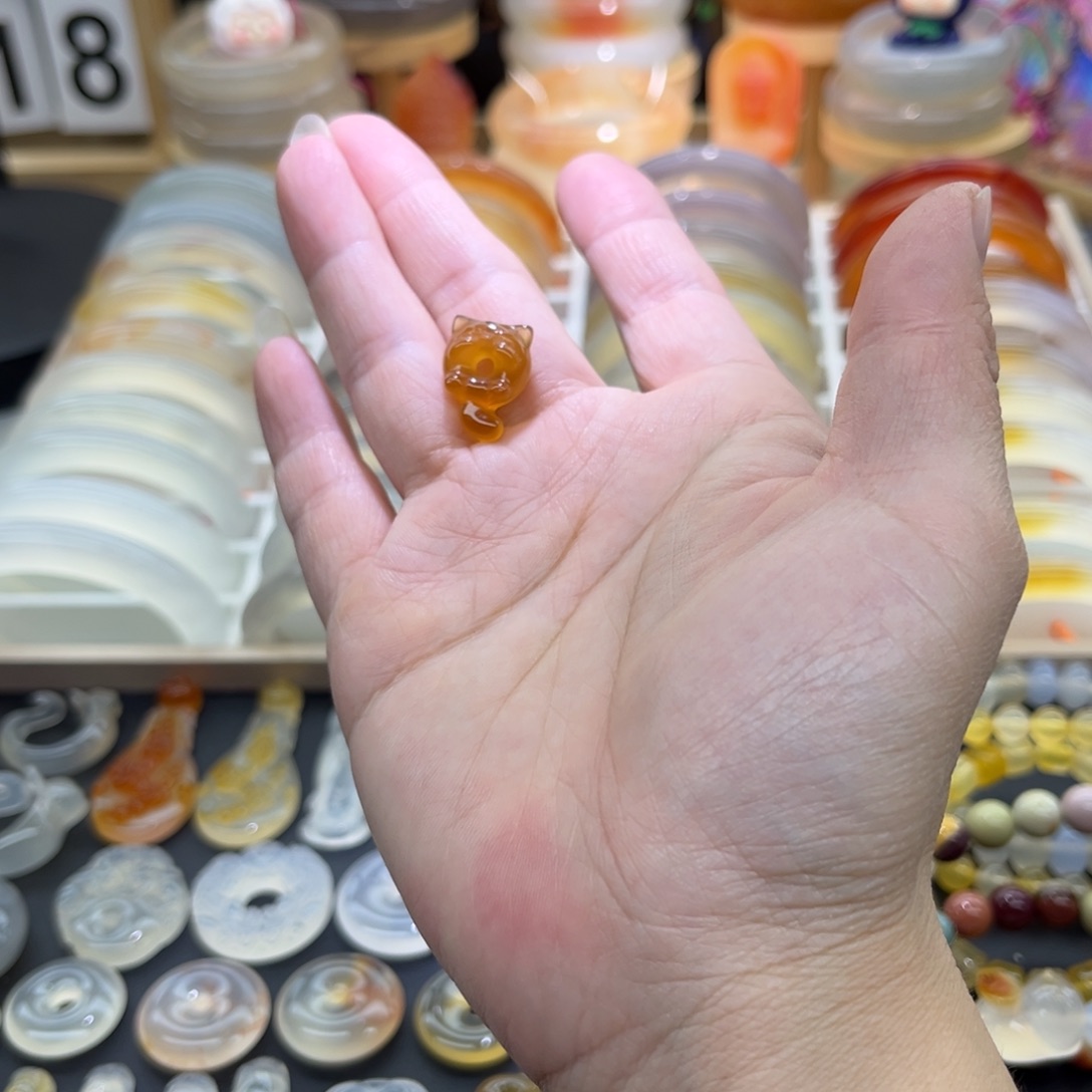 卷****玛瑙/玉髓未镶嵌颈饰