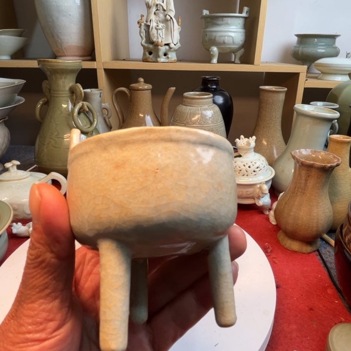 瓷片龙官月白釉笔管炉
