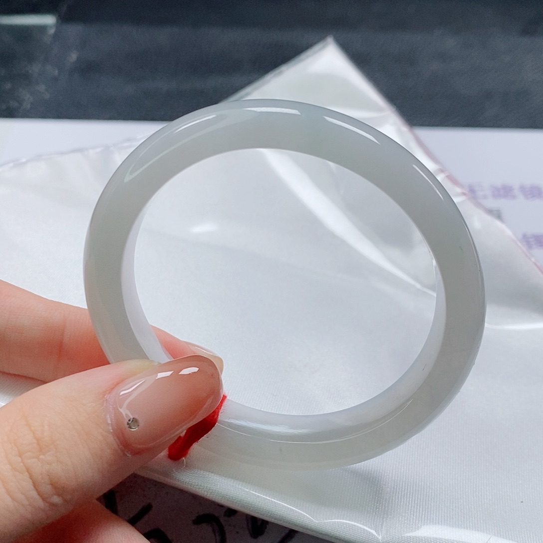 【闪购商品】未镶嵌手镯（贵妃镯）翡翠568号