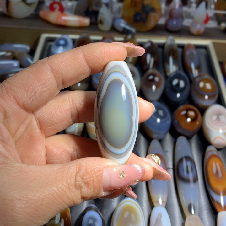 玛瑙/玉髓颈饰未镶嵌吊坠