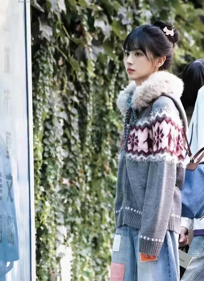 商场同款2025秋季明星同款甜美风卡通提花拉链连帽针织开衫女