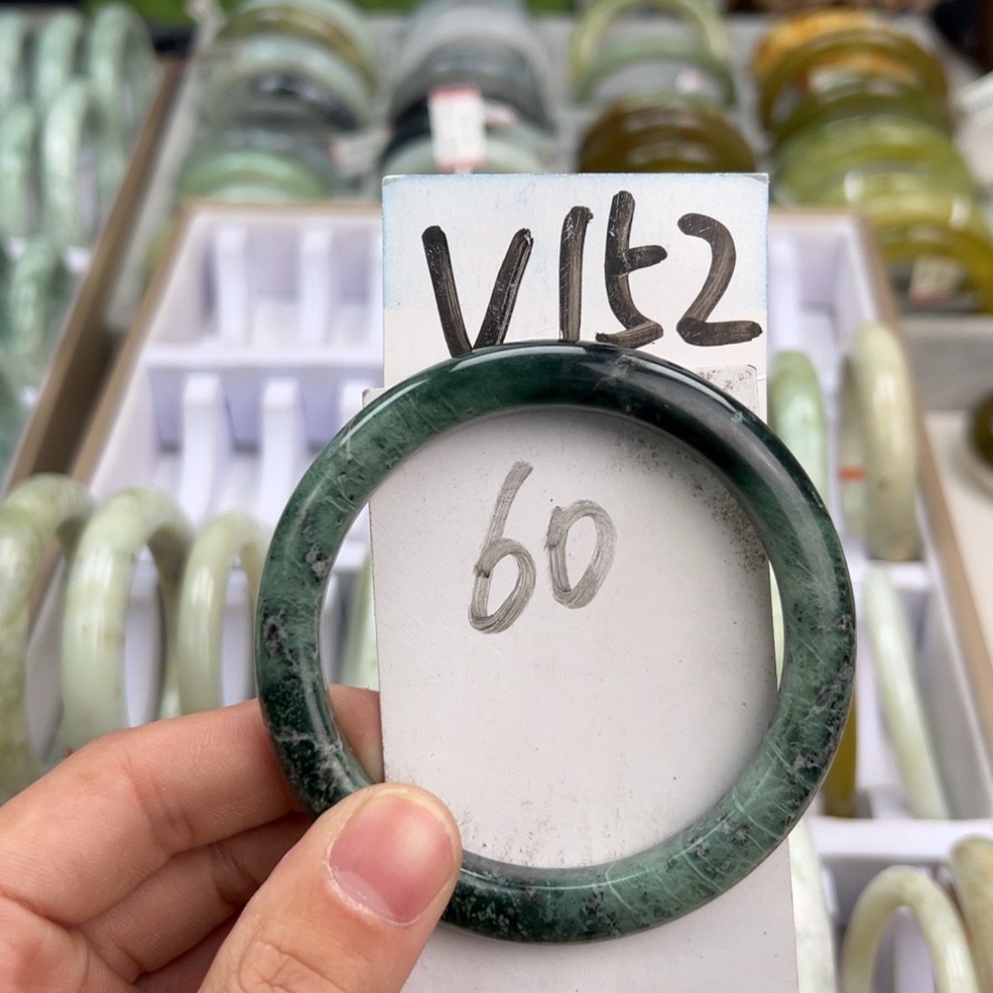 岫玉手镯未镶嵌天然岫玉微瑕