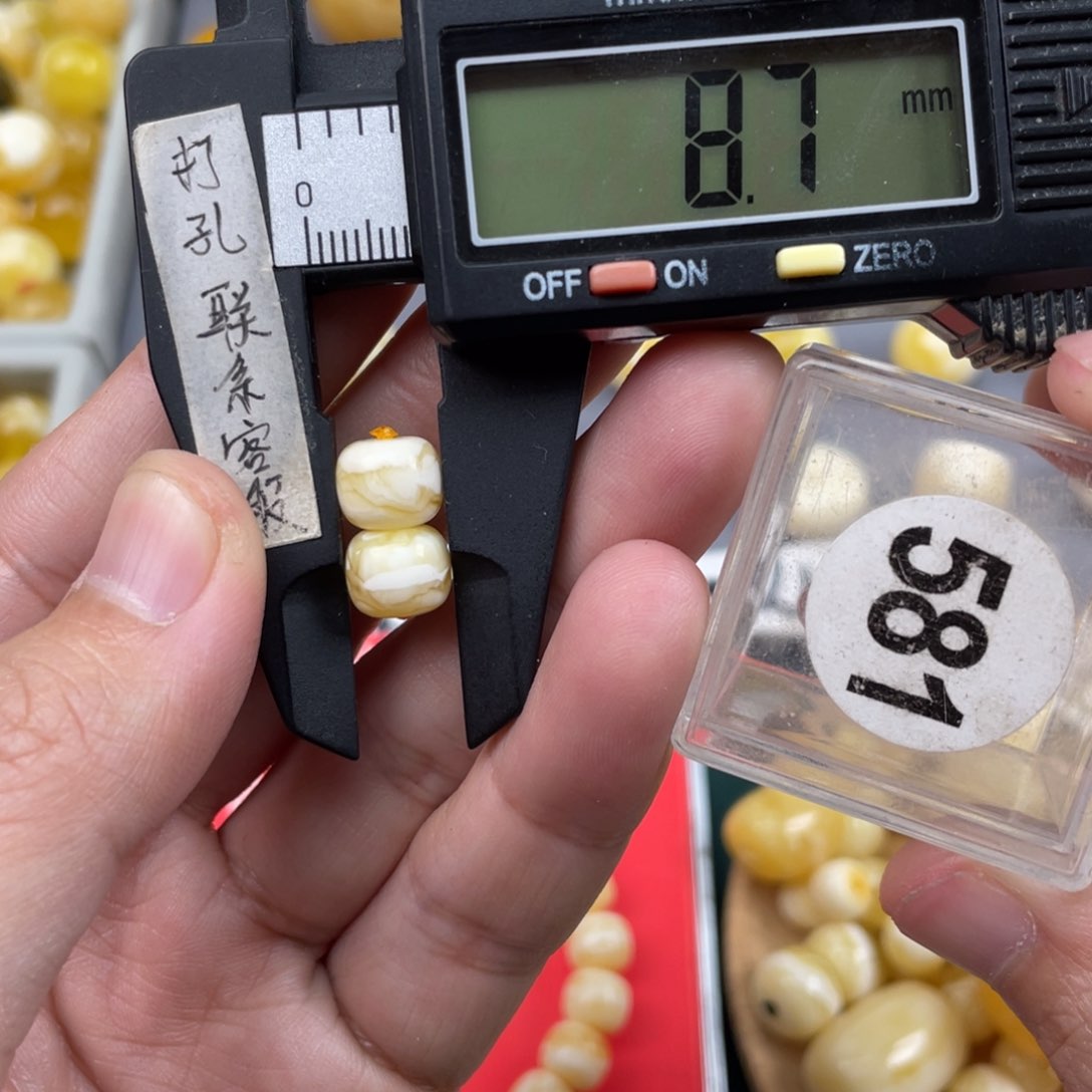 蜜蜡珠宝奇石未镶嵌