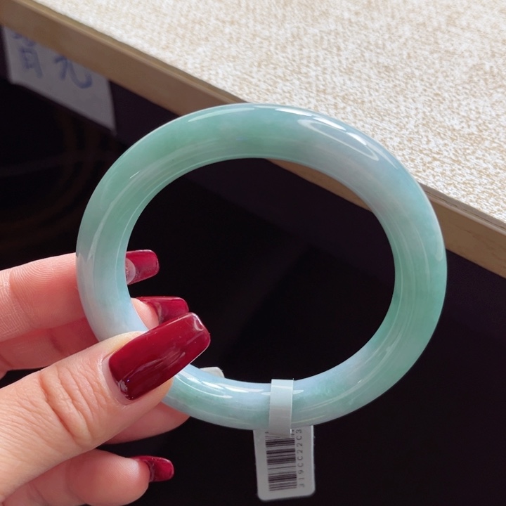 翡翠手镯未镶嵌手镯