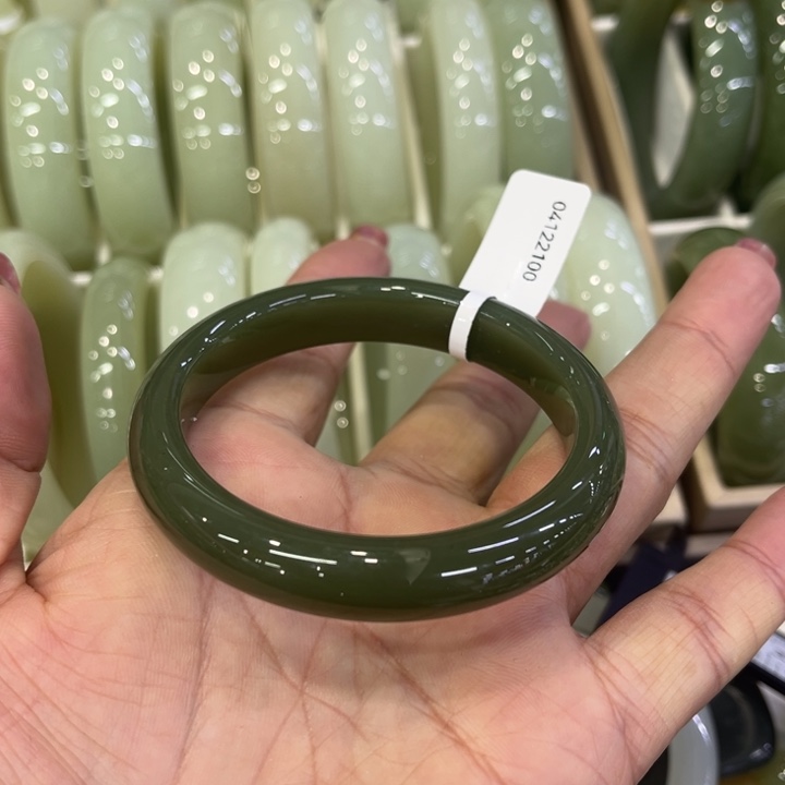 和田玉未镶嵌手镯