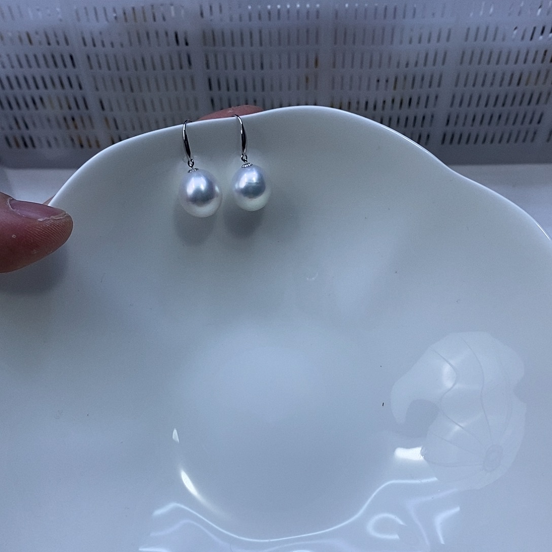 耳饰18K金镶嵌海水珍珠