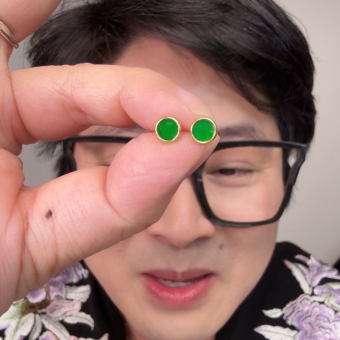 翡翠未镶嵌颈饰一对